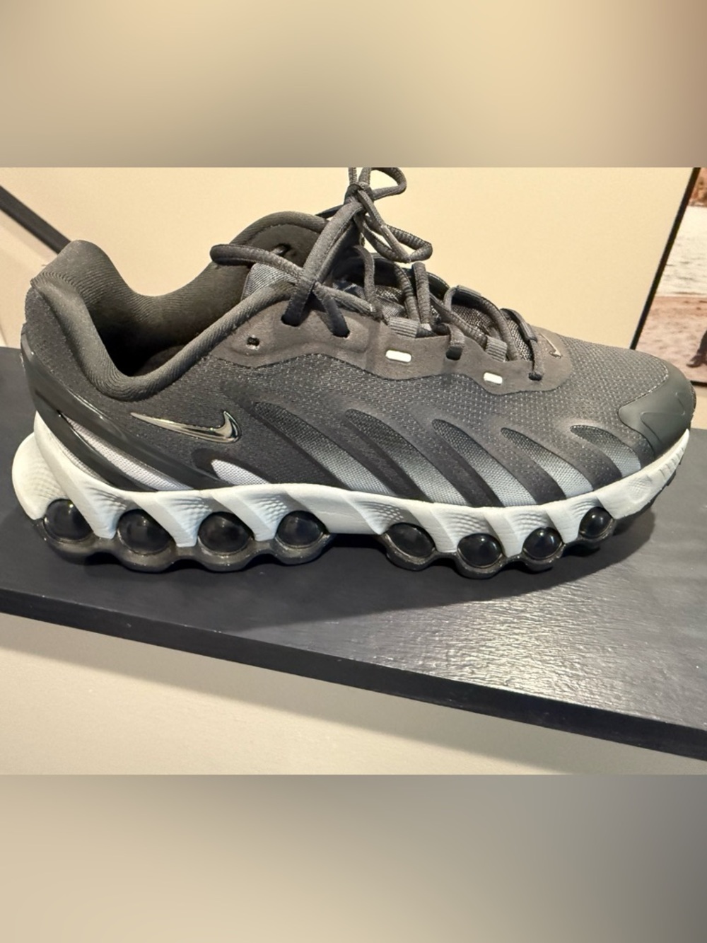 Nike Men’s Gray Athletic Running Shoes with Visible Cushion Pods